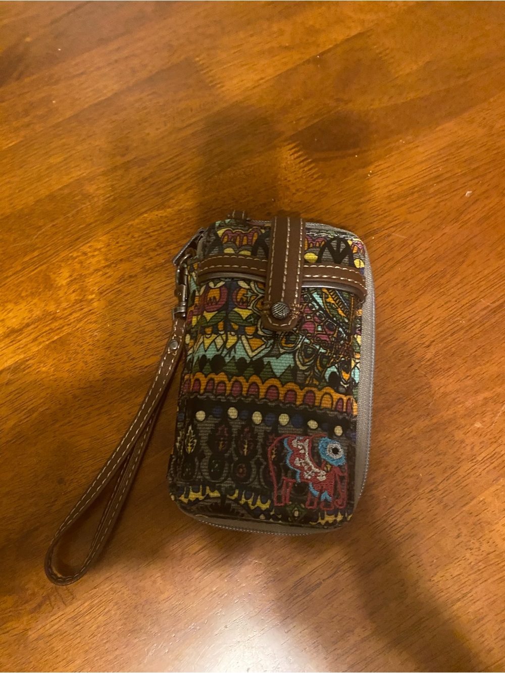 Sakroots Artist Circle Smartphone Wristlet Crossbody Bag.
